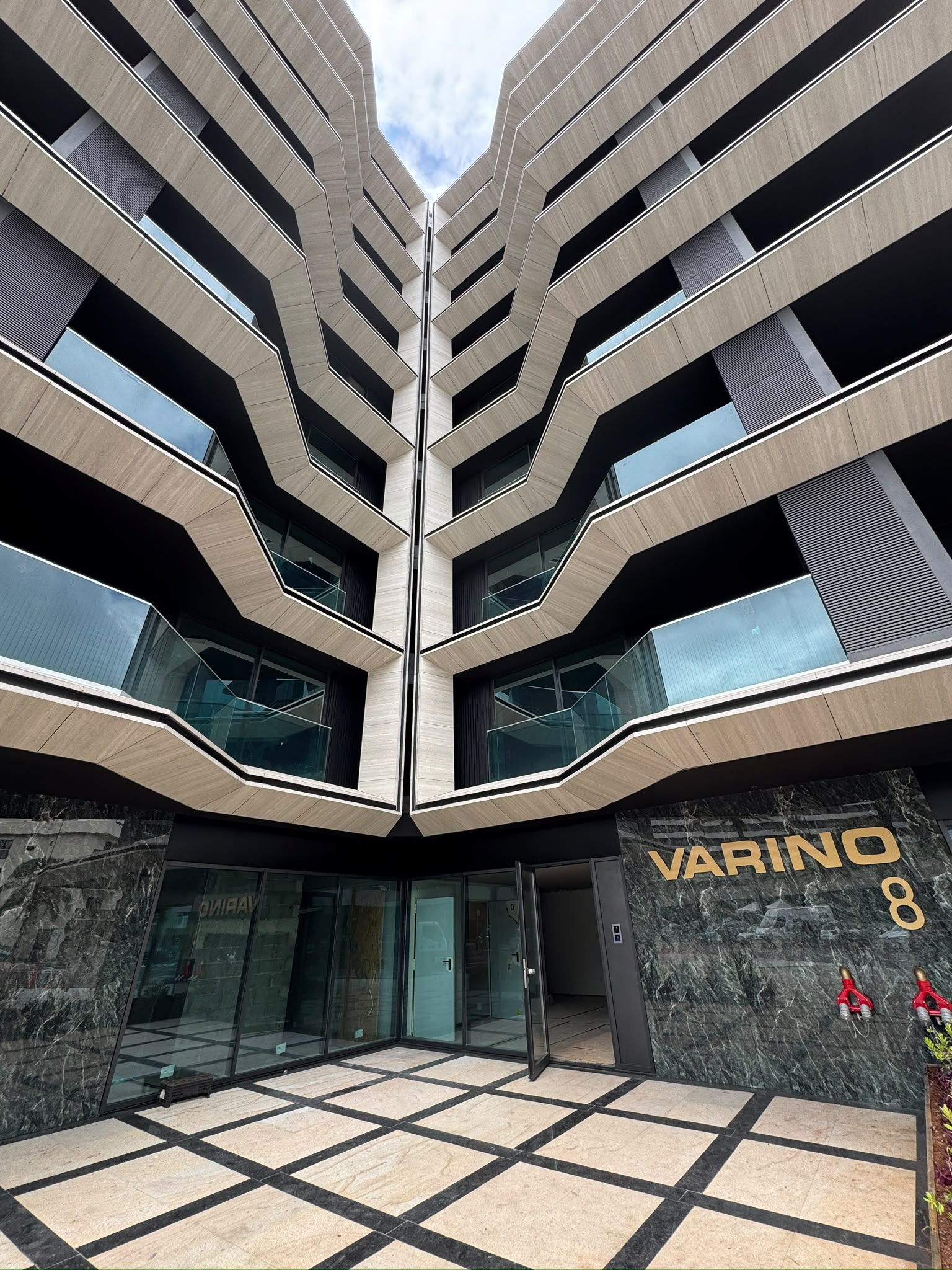 Varino 8, новый жилой дом в Фуншале, Мадейра — Viktoria Pavlovskaya Real Estate